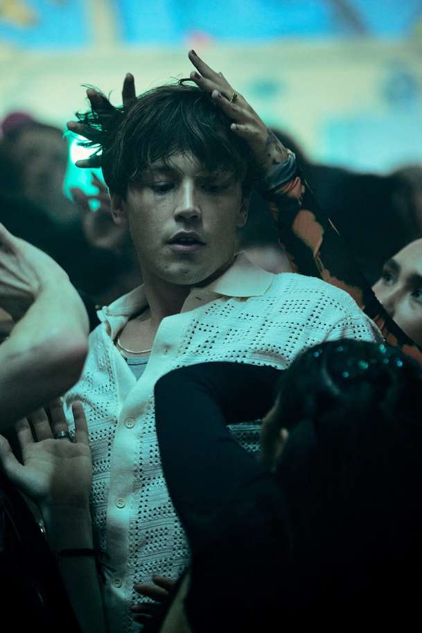 Poctivý život: Netflix přinesl novinku o lásce...z prostředí anarchistických nepokojů | Fandíme filmu