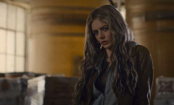 Eenie Meanie: Samara Weaving předvádí, jak se řídí ve vysoké rychlosti | Fandíme filmu