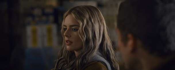 Eenie Meanie: Samara Weaving řádí za volantem v akční komedii | Fandíme filmu