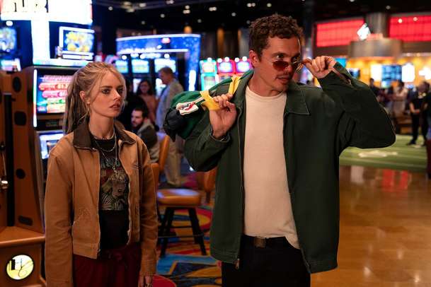 Eenie Meanie: Samara Weaving řádí za volantem v akční komedii | Fandíme filmu