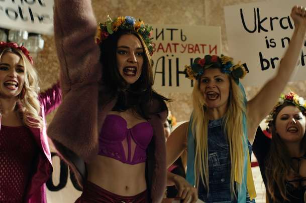 Oxana: Film představuje aktivistku proslavenou protesty nahoře bez | Fandíme filmu