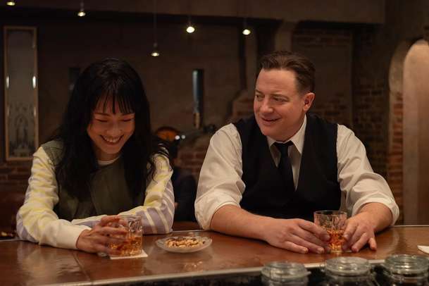 Rodina k pronájmu: Brendan Fraser se za úplatu nechá najmout, aby hrál vaše bližní | Fandíme filmu