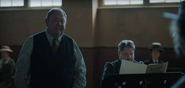 The Choral: Ralph Fiennes jako sbormistr v netradičním válečném filmu | Fandíme filmu