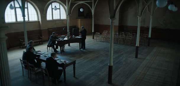 The Choral: Ralph Fiennes jako sbormistr v netradičním válečném filmu | Fandíme filmu