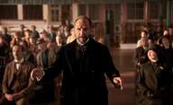 The Choral: Ralph Fiennes jako sbormistr v netradičním válečném filmu | Fandíme filmu