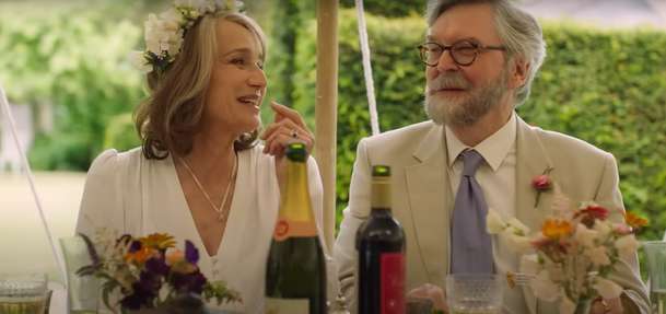 My Mother's Wedding: Scarlett Johansson předvádí v traileru hřejivou dramedii | Fandíme filmu