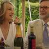 My Mother's Wedding: Scarlett Johansson předvádí v traileru hřejivou dramedii | Fandíme filmu