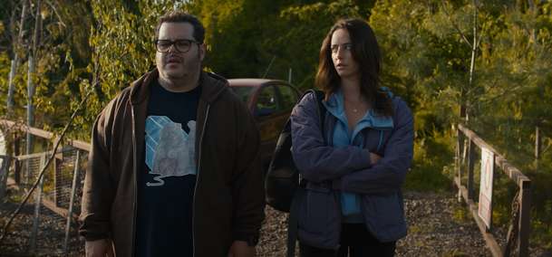 Adulthood: Sourozenci v černé komedii najdou u rodičů ve sklepě mrtvolu - trailer | Fandíme filmu