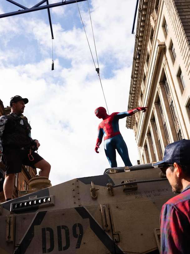 Spider-Man: Zbrusu nový den – Parádní oficiální upoutávka přibližuje natáčení | Fandíme filmu