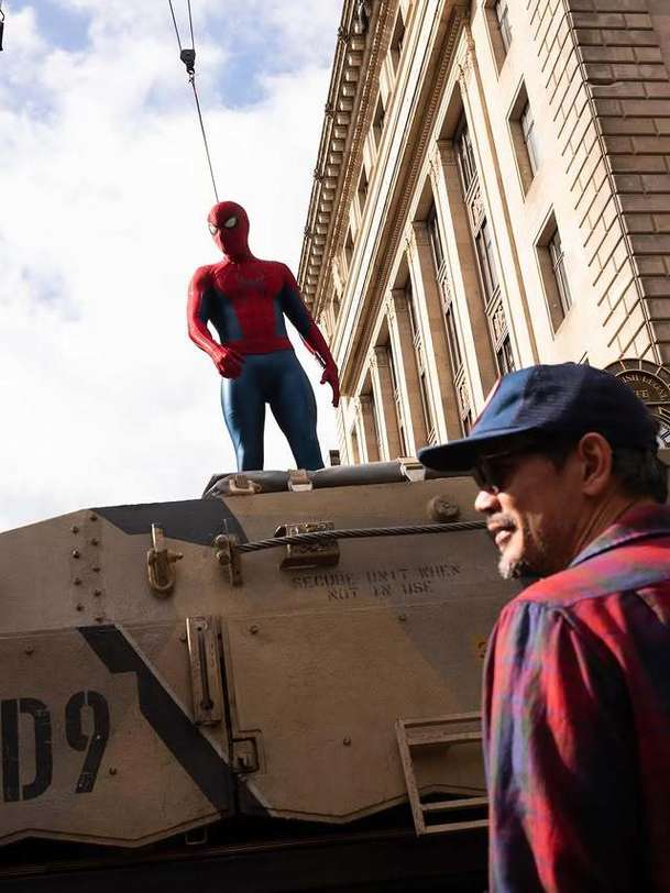 Spider-Man: Zbrusu nový den – Parádní oficiální upoutávka přibližuje natáčení | Fandíme filmu