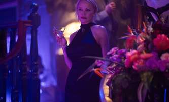 Alma: Pamela Anderson v komedii, kde zesnulá matriarcha dál straší pozůstalé | Fandíme filmu