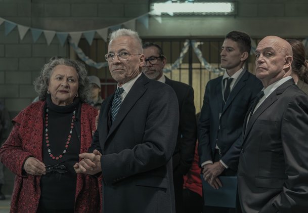 V bahně: Nový Netflix seriál nás bere do ženské věznice | Fandíme serialům