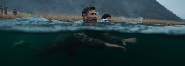 Tělo nezná hranic: Žijte lepší život - Chris Hemsworth znovu testuje své limity | Fandíme serialům