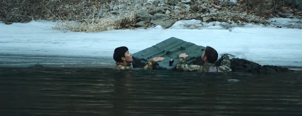 Tělo nezná hranic: Žijte lepší život - Chris Hemsworth znovu testuje své limity | Fandíme serialům