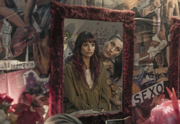 V bahně: Nový Netflix seriál nás bere do ženské věznice | Fandíme serialům
