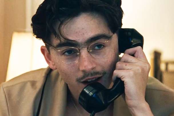 Marty Supreme: Timothée Chalamet v traileru hraje ping pong jako o život | Fandíme filmu