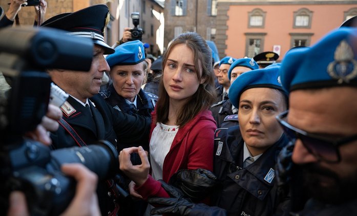 Překroucený příběh Amandy Knox: Neprávem obviněná se brání za každou cenu | Fandíme seriálům