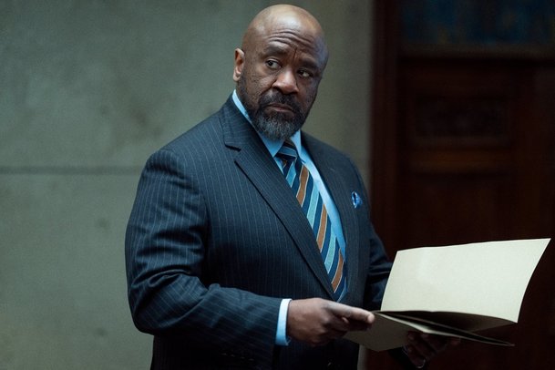Pod tlakem: V thrilleru od Netflixu volí premiérka mezi zemí a rodinou | Fandíme serialům