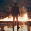 Balada o malém hráči: Colin Farrell vás v upoutávce vtáhne do světa hazardu | Fandíme filmu