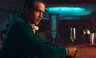 Balada o malém hráči: Colin Farrell vás v upoutávce vtáhne do světa hazardu | Fandíme filmu