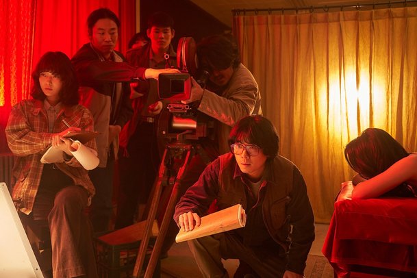 Madam Ema: Netflix nás bere do zákulisí natáčení provokativního filmu | Fandíme serialům