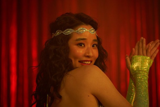Madam Ema: Netflix nás bere do zákulisí natáčení provokativního filmu | Fandíme serialům