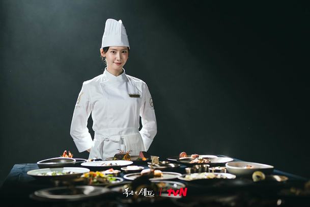 Bon Appétit, Vaše Výsosti: Soudobá kuchařka propadne v čase a musí krmit tyrana | Fandíme serialům