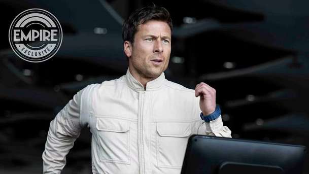 Běžící muž: Arnoldův nástupce dostává na zadek v nové ukázce | Fandíme filmu