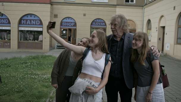 Jarek: Složitého a rozporuplného písničkáře ode dneška představuje nový film | Fandíme filmu