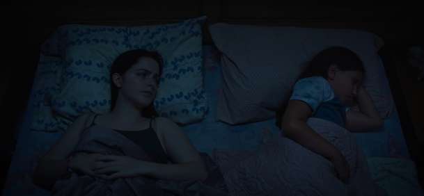 What We Hide: Malé holky tají máminu smrt, aby je systém nerozdělil | Fandíme filmu