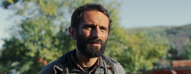 DJ Ahmet: Absolvent české filmové školy rozjíždí divočinu na sešněrovaném venkově | Fandíme filmu