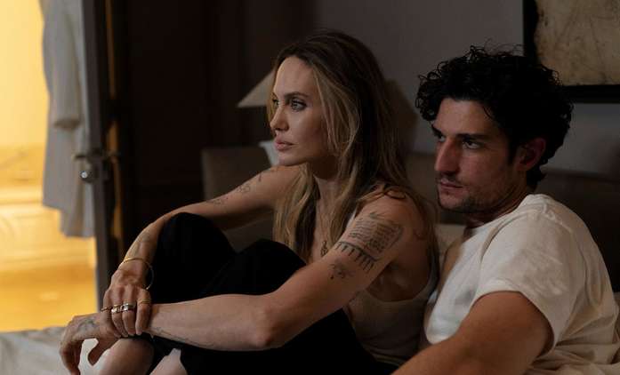 Couture: Angelina Jolie ve světě luxusní módy zažívá paradoxní životní ránu | Fandíme filmu