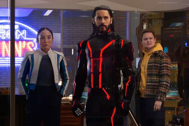 Tron: Ares - Překvapivě temná sci-fi představuje důkladně zápletku a postavy | Fandíme filmu