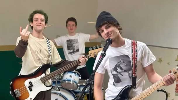 New Years Rev: Road movie inspirovaná začátky Green Day ukázala trailer | Fandíme filmu