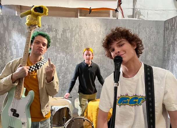 New Years Rev: Road movie inspirovaná začátky Green Day ukázala trailer | Fandíme filmu