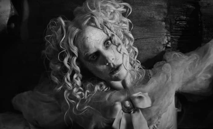 Tim Burton natočil s Lady Gaga morbidní klip plný panenek | Fandíme filmu
