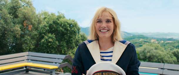 Natacha (téměř) letuška: Do českých kin vtrhne jako tornádo bláznivá dobrodružná komedie | Fandíme filmu