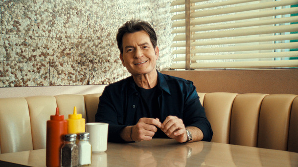 Alias Charlie Sheen: Portrét hollywoodského průšviháře dorazil na Netflix | Fandíme serialům