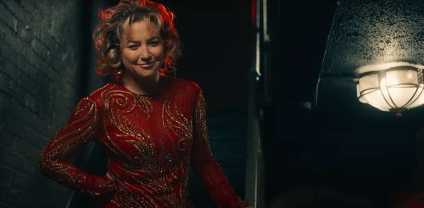 Song Sung Blue: Hugh Jackman nás roztančí v novém hudebním bijáku | Fandíme filmu