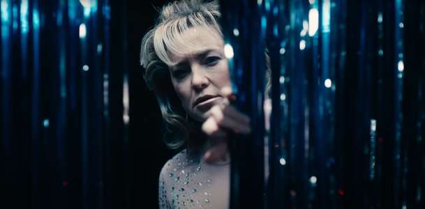 Song Sung Blue: Hugh Jackman nás roztančí v novém hudebním bijáku | Fandíme filmu