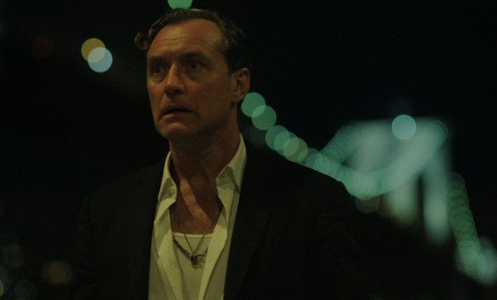 Černý králík: Nové drama od Netflixu vrhá Juda Lawa do kriminálního podsvětí | Fandíme seriálům