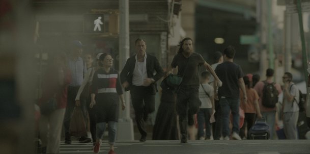 Černý králík: Nové drama od Netflixu vrhá Juda Lawa do kriminálního podsvětí | Fandíme serialům