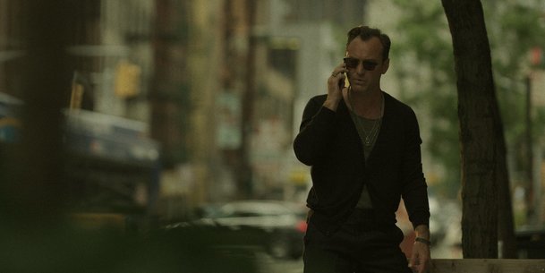 Černý králík: Nové drama od Netflixu vrhá Juda Lawa do kriminálního podsvětí | Fandíme serialům