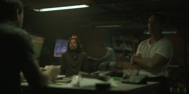 Černý králík: Nové drama od Netflixu vrhá Juda Lawa do kriminálního podsvětí | Fandíme serialům