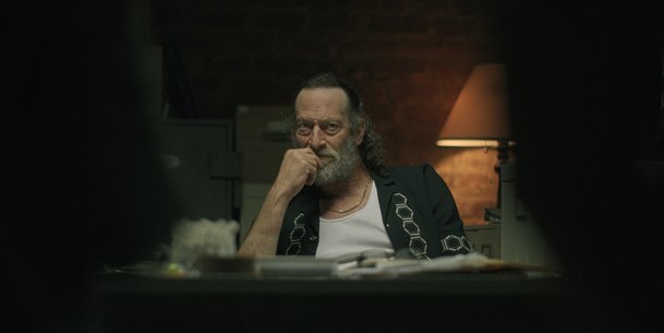 Černý králík: Nové drama od Netflixu vrhá Juda Lawa do kriminálního podsvětí | Fandíme serialům