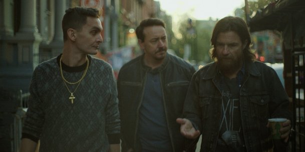 Černý králík: Nové drama od Netflixu vrhá Juda Lawa do kriminálního podsvětí | Fandíme serialům