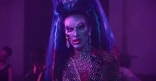 Queens of the Dead: Zombíci versus drag queens v novém hororu | Fandíme filmu