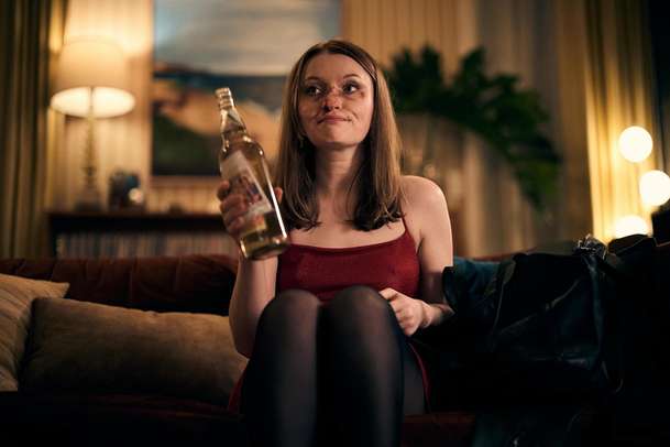 One More Shot: V chlastací komedii se party magicky pořád vrací na začátek | Fandíme filmu