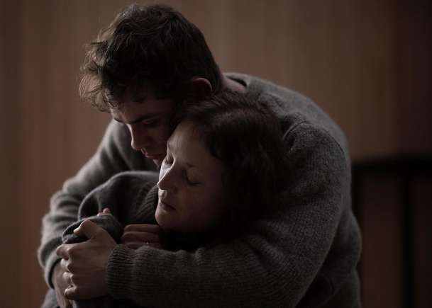 Went Up the Hill: V atmosférickém hororu zesnulá posedá pozůstalé | Fandíme filmu
