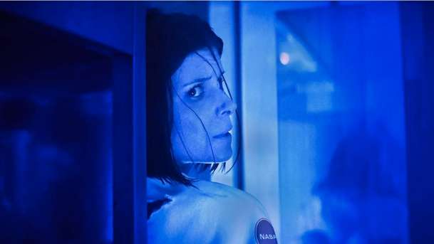 The Astronaut: První ukázka sci-fi hororu, kde kosmonautku následoval na Zem vetřelec | Fandíme filmu